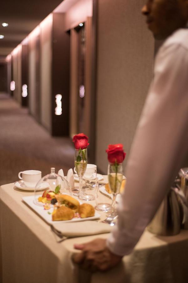 El Embajador, A Royal Hideaway Hotel Санто Доминго Екстериор снимка A First Class meal on board a British Airways 747-400