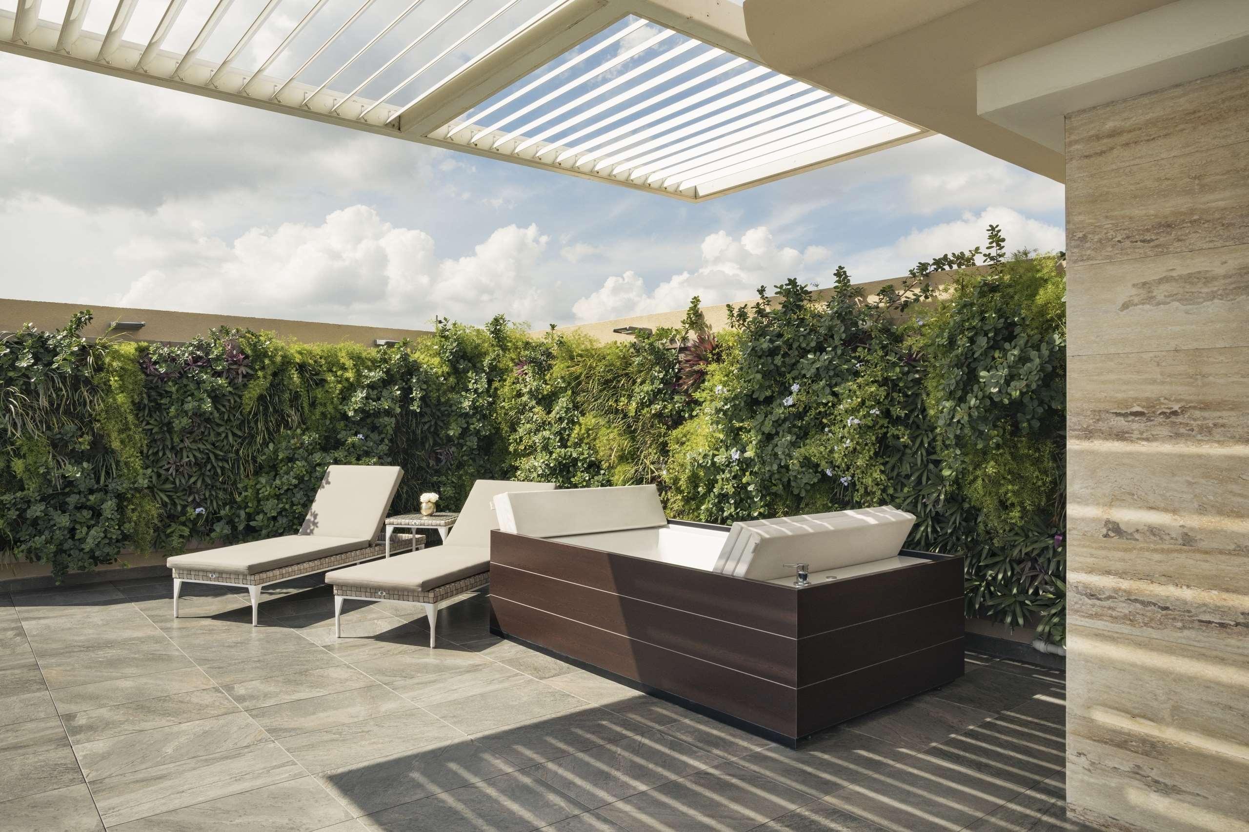 El Embajador, A Royal Hideaway Hotel Санто Доминго Екстериор снимка A rooftop spa